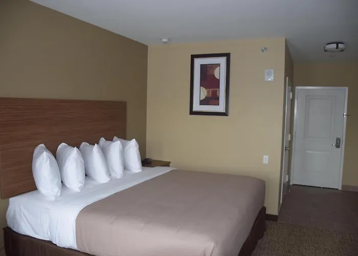 Astoria Delancy Inn & Suites